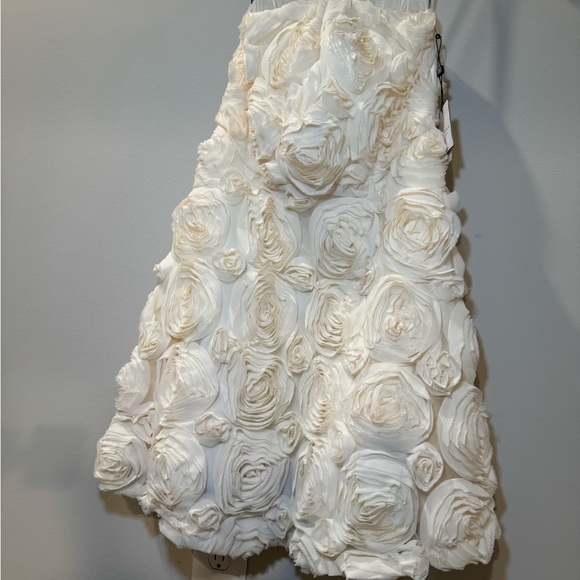 3D Cream Rose Marshmallow Dress/Laundry by Shelli Segal/size 8 - Picture 16 of 16